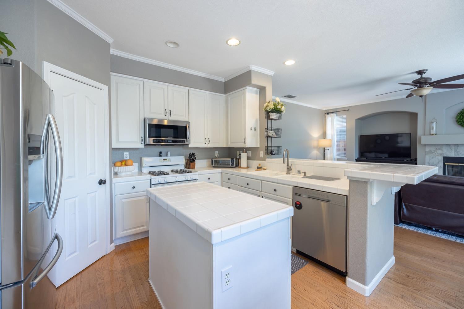 Detail Gallery Image 14 of 63 For 23 Alazar Ct, Sacramento,  CA 95835 - 4 Beds | 3 Baths