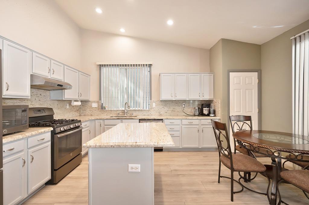 Detail Gallery Image 21 of 64 For 7805 Megan Ann Ct, Antelope,  CA 95843 - 2 Beds | 2 Baths