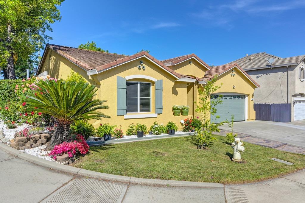 Detail Gallery Image 5 of 64 For 7805 Megan Ann Ct, Antelope,  CA 95843 - 2 Beds | 2 Baths