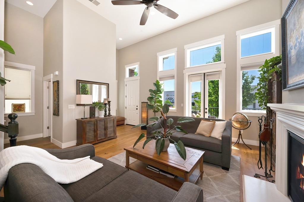 Crocker Drive, Sacramento, California image 10