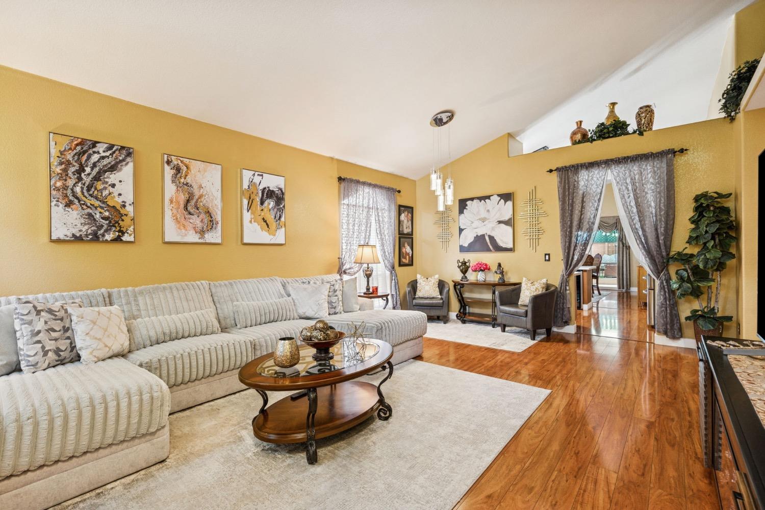 Detail Gallery Image 3 of 25 For 8404 Misty Pass Way, Antelope,  CA 95843 - 3 Beds | 2 Baths