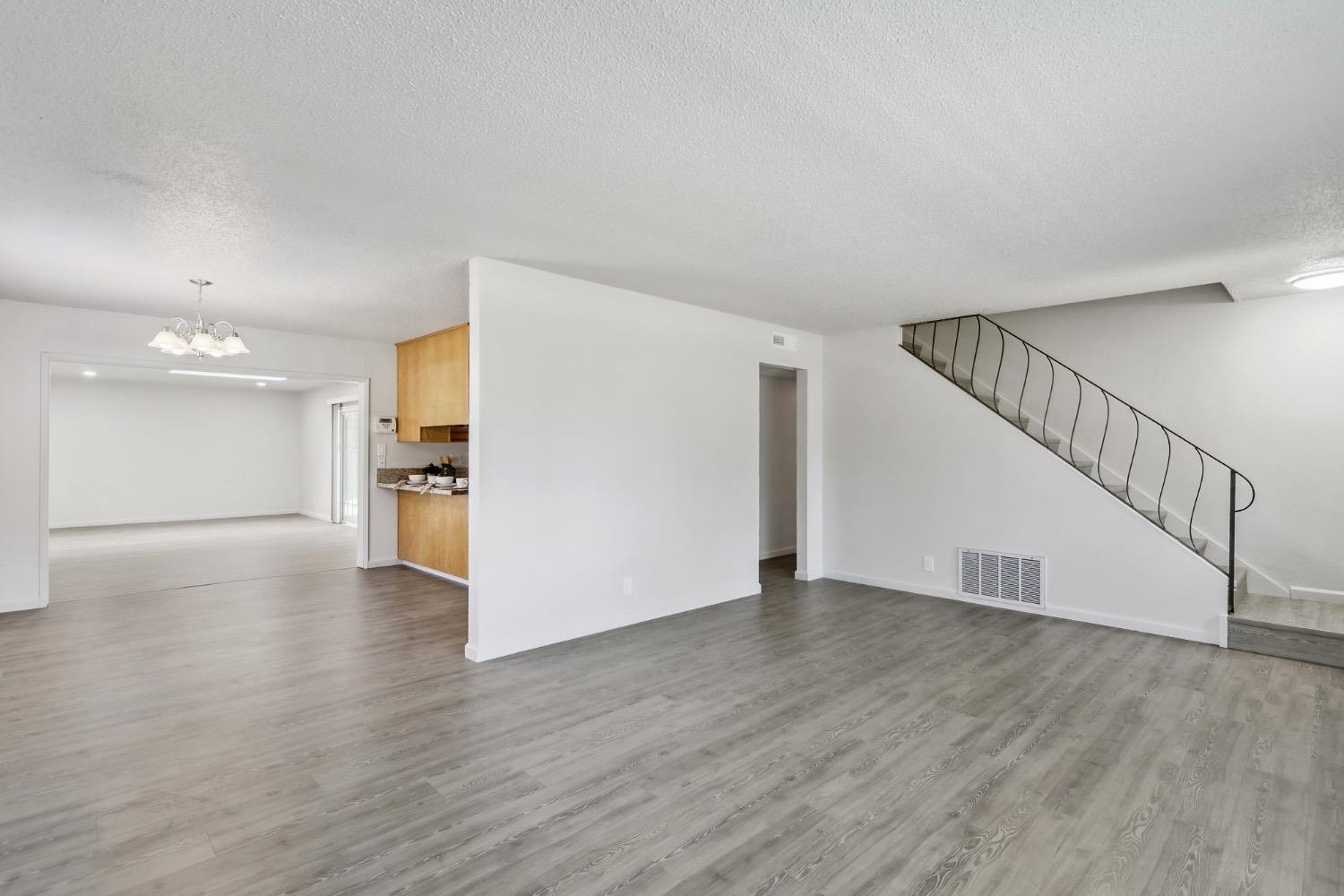 Detail Gallery Image 9 of 44 For 9101 La Riviera Dr, Sacramento,  CA 95826 - 4 Beds | 2 Baths