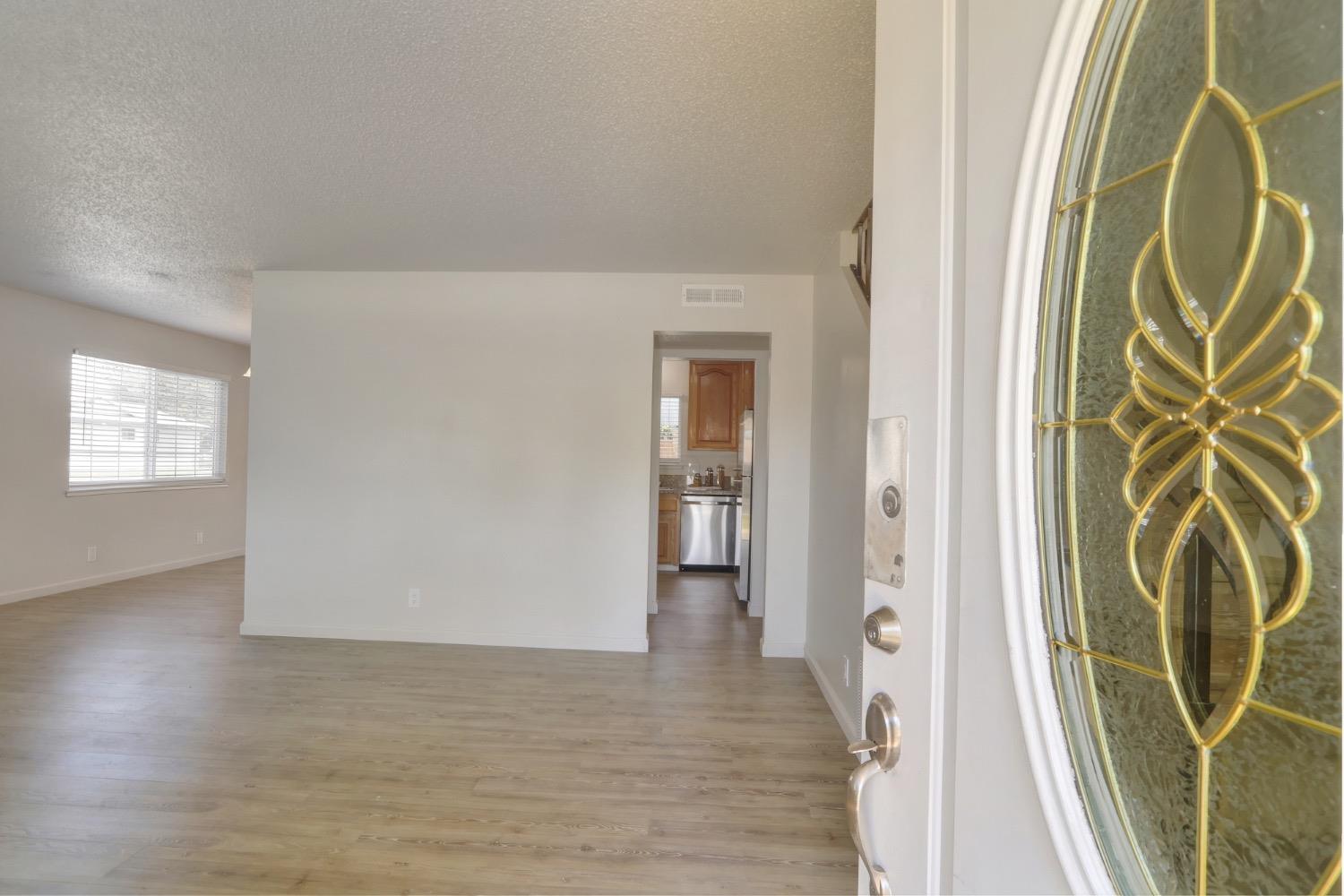 Detail Gallery Image 5 of 44 For 9101 La Riviera Dr, Sacramento,  CA 95826 - 4 Beds | 2 Baths