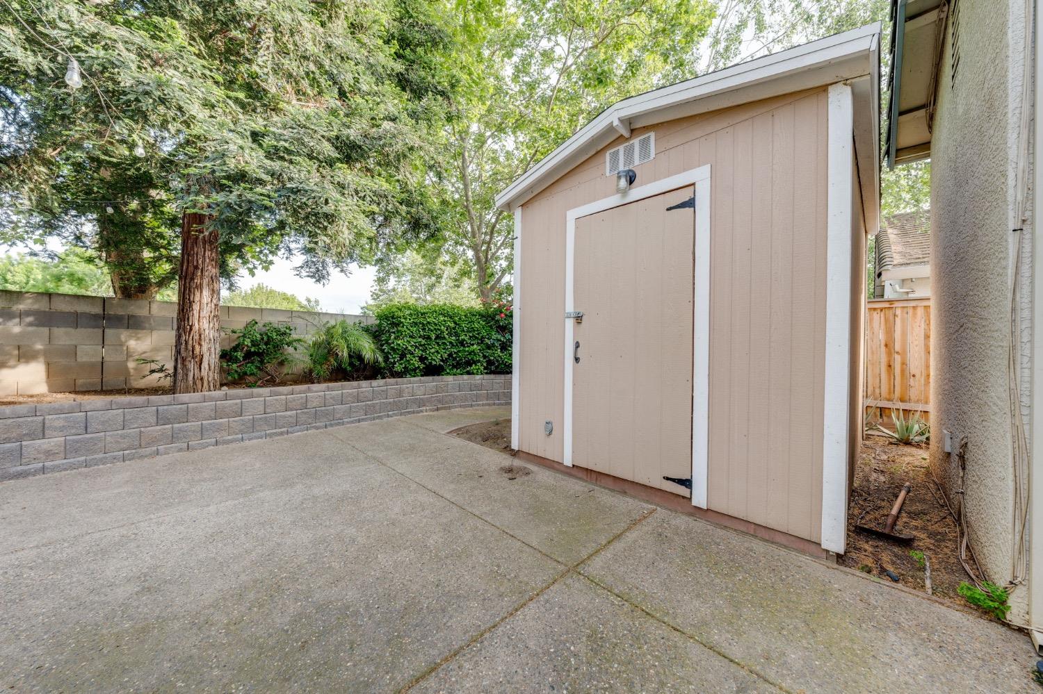 E Valley Drive, Elk Grove, California image 34