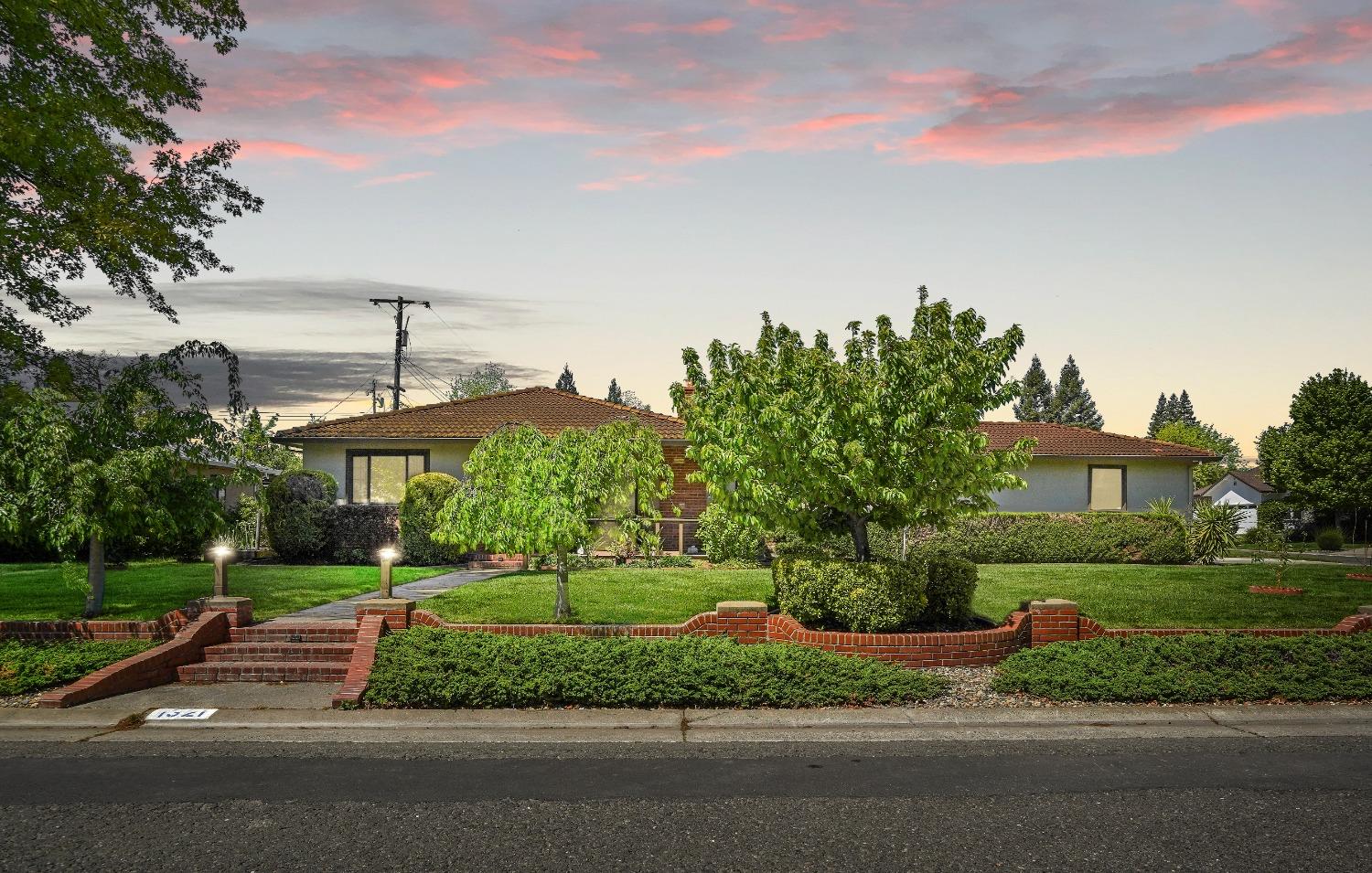 Los Molinos Way, Sacramento, California image 2