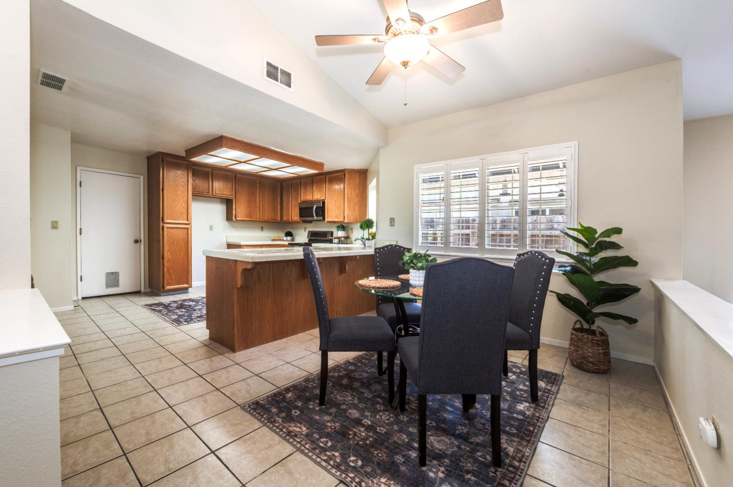 W Oak Court, Citrus Heights, California image 4