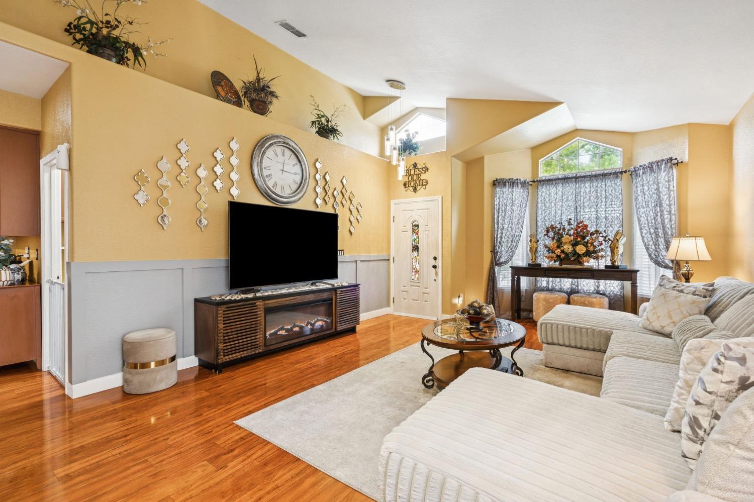 Detail Gallery Image 4 of 25 For 8404 Misty Pass Way, Antelope,  CA 95843 - 3 Beds | 2 Baths