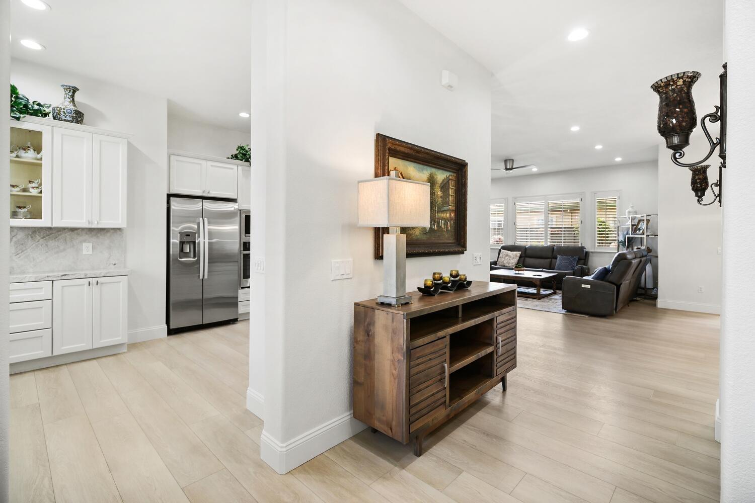 Detail Gallery Image 8 of 85 For 2500 Emerald Lake, Elk Grove,  CA 95758 - 2 Beds | 2 Baths