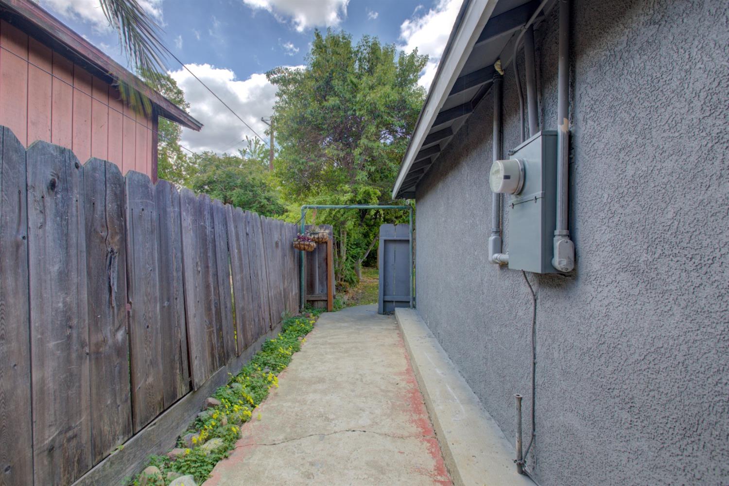 E 19th Street, Merced, California image 38