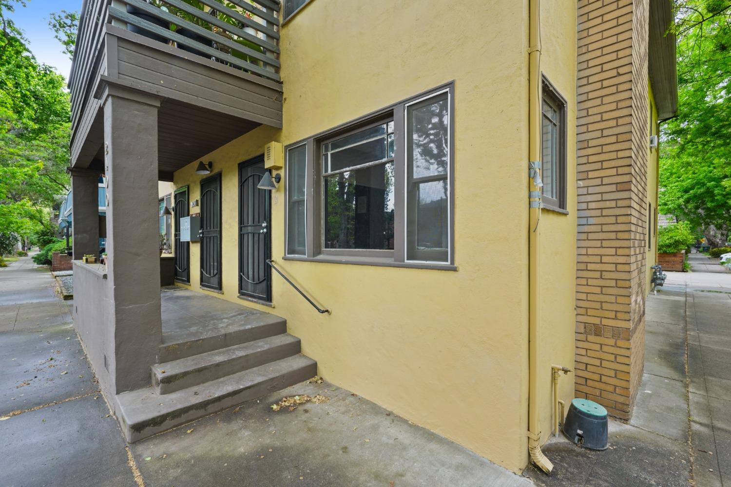 Detail Gallery Image 7 of 33 For 2400 F Street St, Sacramento,  CA 95816 - – Beds | – Baths