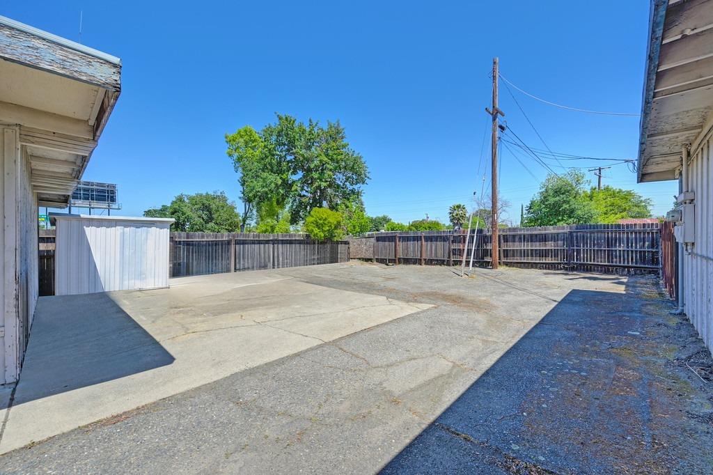 Detail Gallery Image 20 of 34 For 2730 Connie Dr, Sacramento,  CA 95815 - – Beds | – Baths