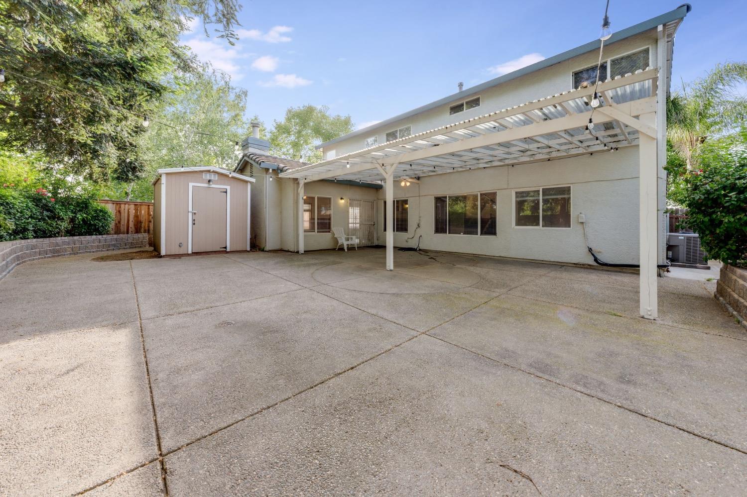 E Valley Drive, Elk Grove, California image 32