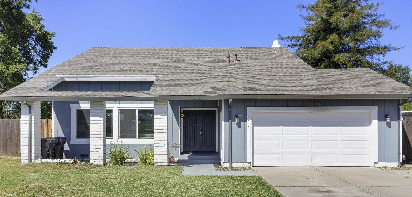 Detail Gallery Image 1 of 30 For 9722 Dublin Ct, Stockton,  CA 95209 - 3 Beds | 2/1 Baths