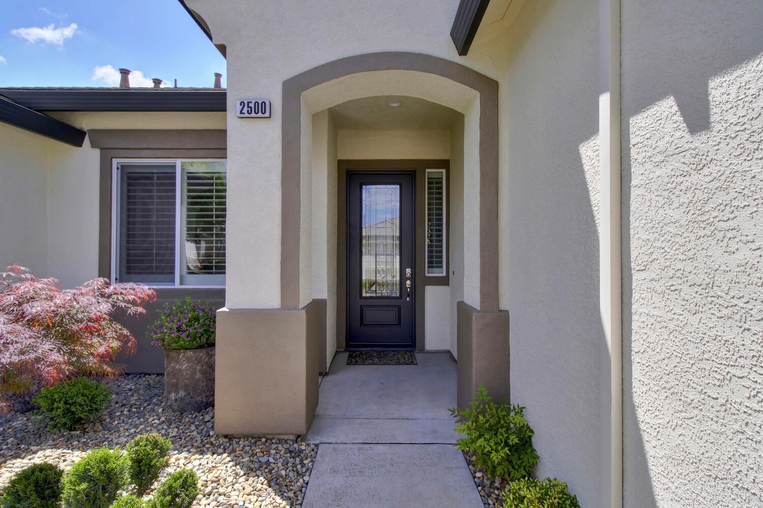 Detail Gallery Image 5 of 85 For 2500 Emerald Lake, Elk Grove,  CA 95758 - 2 Beds | 2 Baths