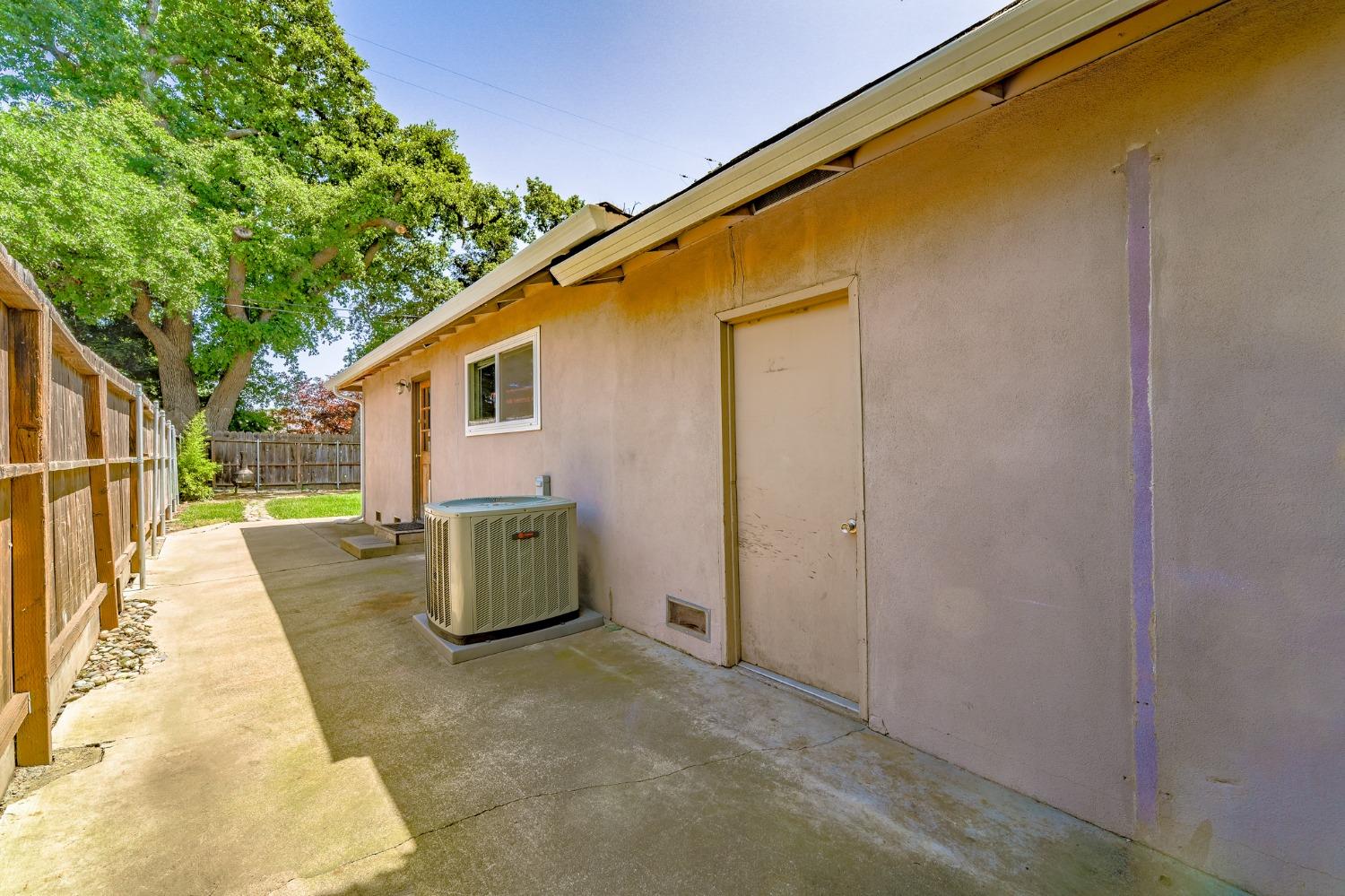 N Amber Way, Stockton, California image 41