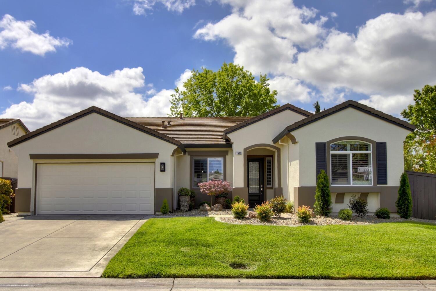 Detail Gallery Image 1 of 85 For 2500 Emerald Lake, Elk Grove,  CA 95758 - 2 Beds | 2 Baths