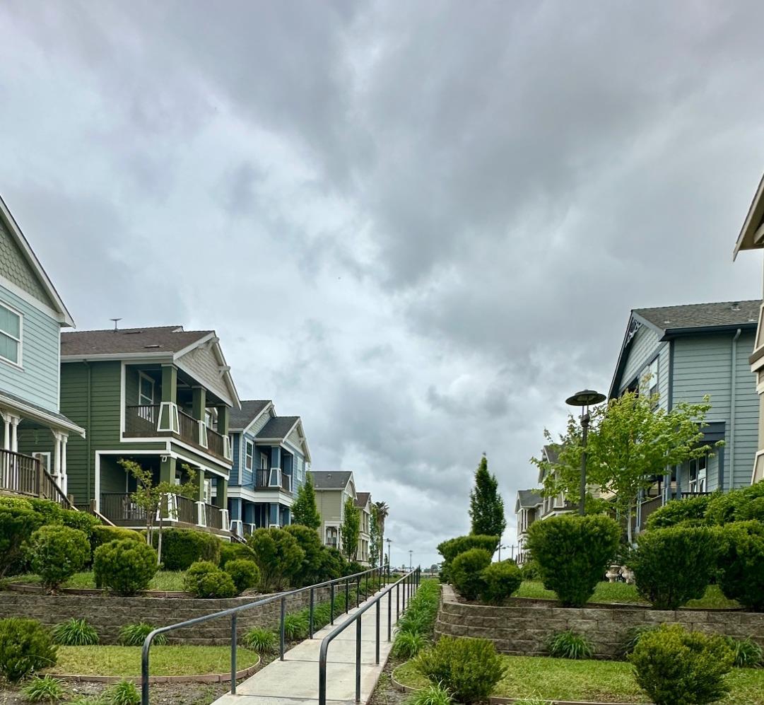 Detail Gallery Image 2 of 28 For 702 Anne Marie Way, Isleton,  CA 95641 - 3 Beds | 3 Baths