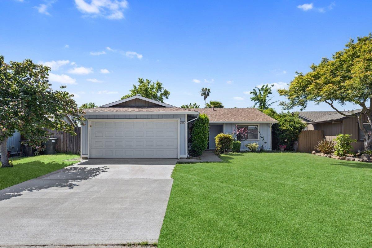 Detail Gallery Image 1 of 26 For 4308 Tallyho Dr, Sacramento,  CA 95826 - 3 Beds | 2 Baths