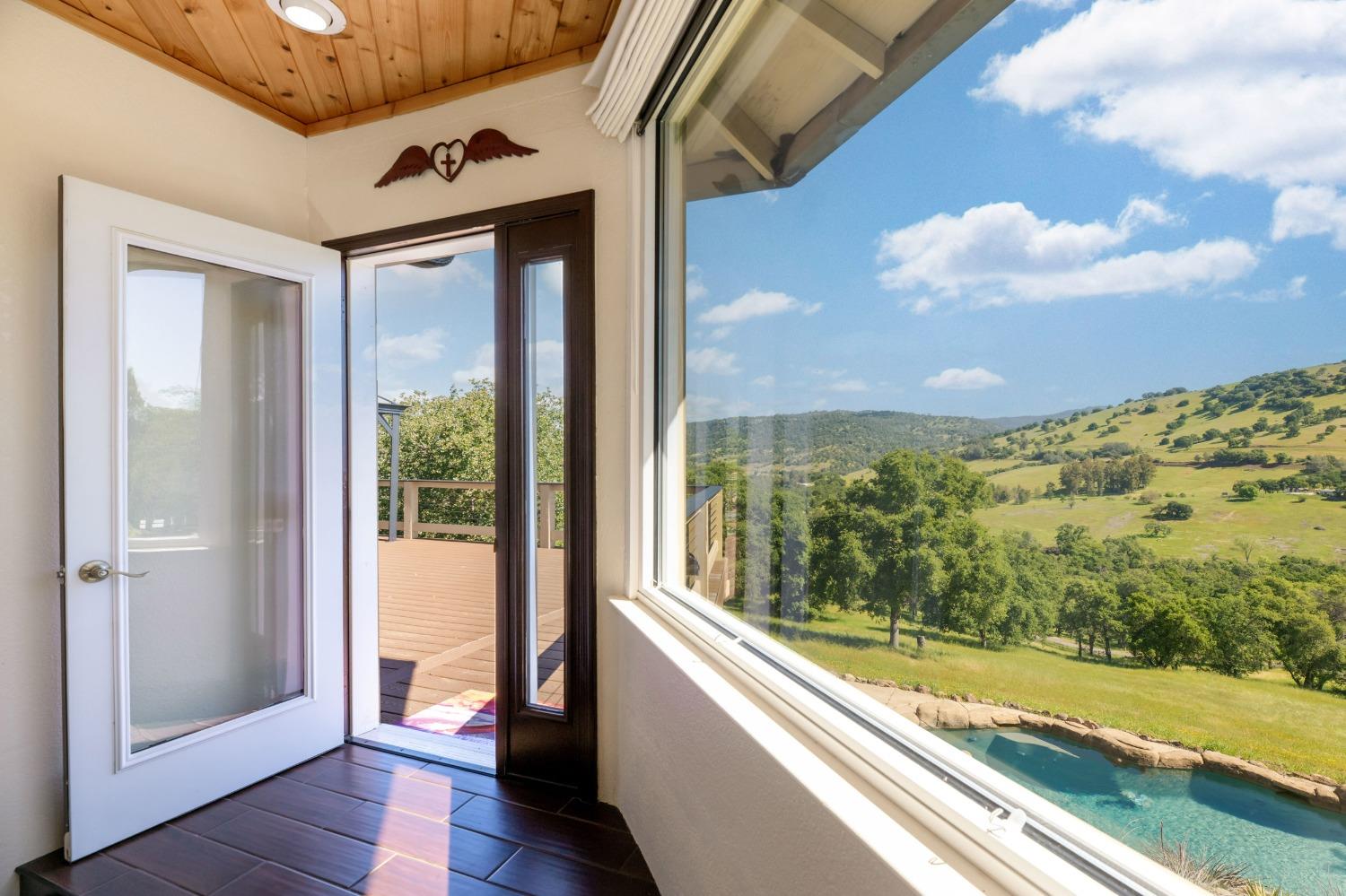 Detail Gallery Image 8 of 99 For 9997 Deer Ridge Ct, Browns Valley,  CA 95918 - 4 Beds | 3 Baths