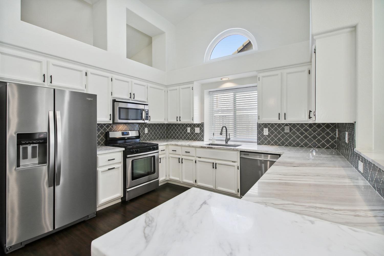 Avenida Martina, Roseville, California image 3