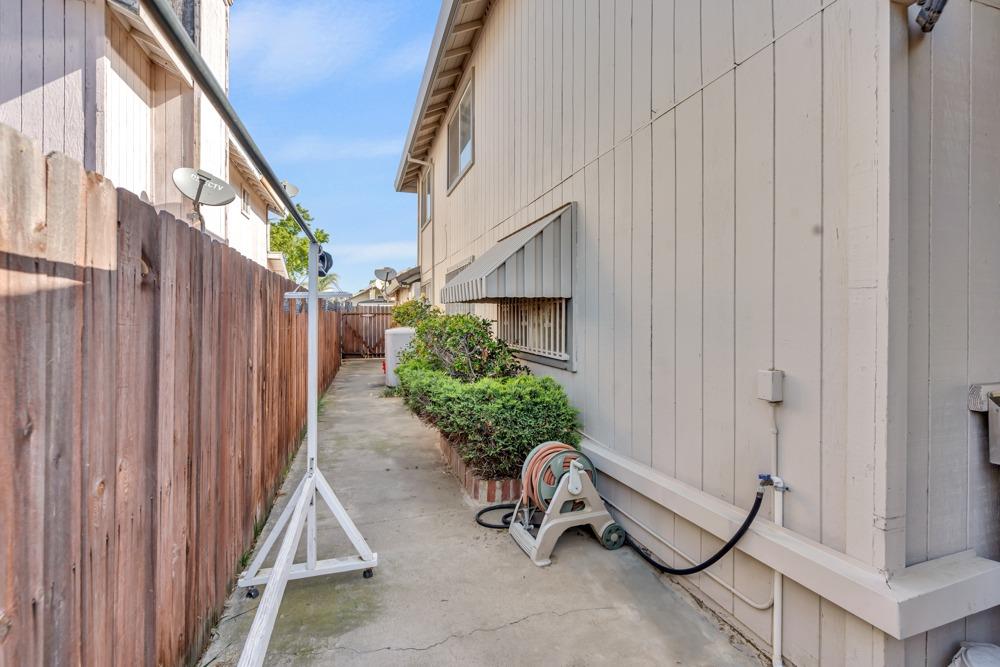 Bucks Harbor Way, Sacramento, California image 38