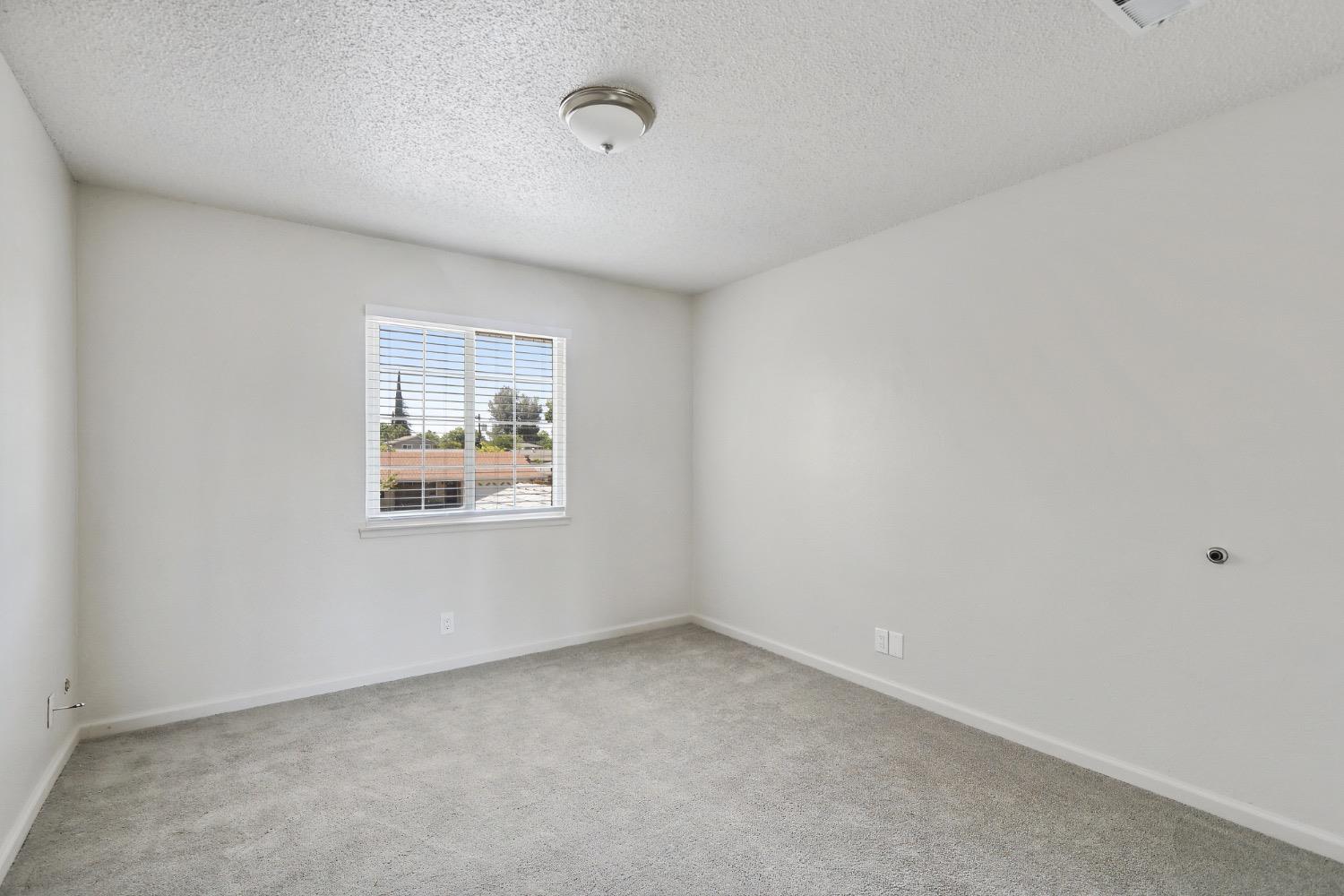 Detail Gallery Image 33 of 44 For 9101 La Riviera Dr, Sacramento,  CA 95826 - 4 Beds | 2 Baths