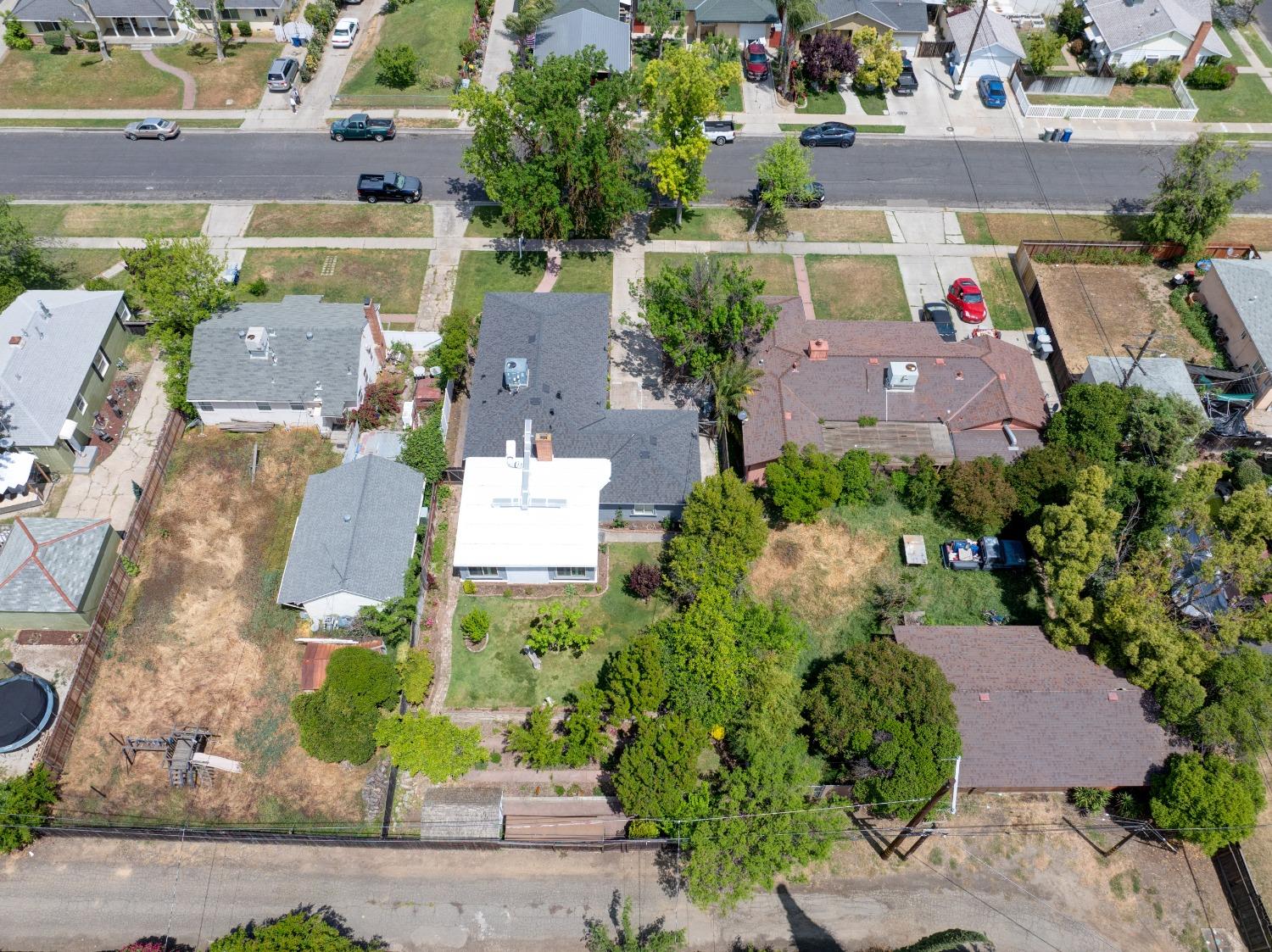 E 19th Street, Merced, California image 46