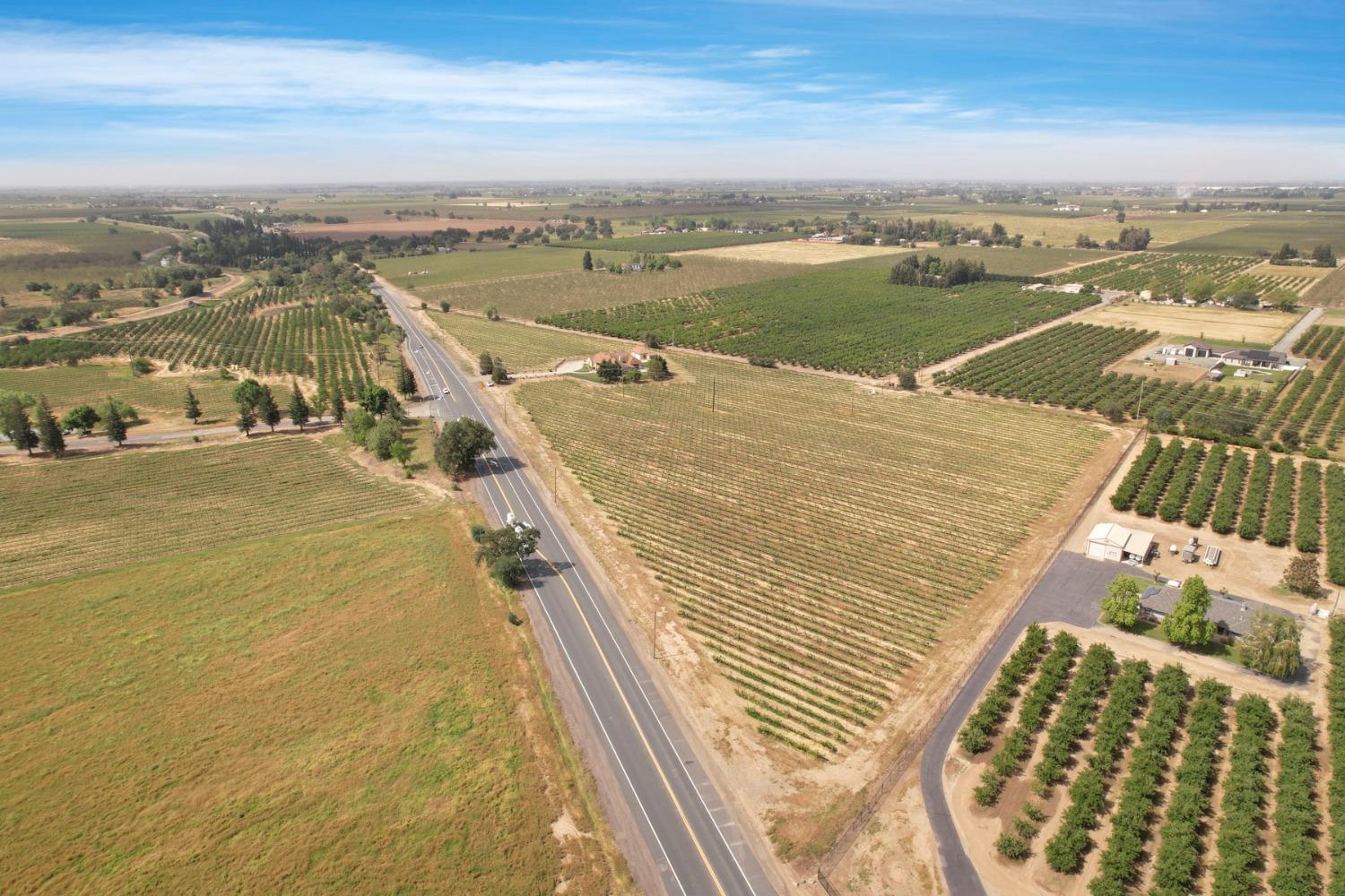 Detail Gallery Image 2 of 82 For 16355 N Highway 88, Lodi,  CA 95240 - 5 Beds | 4 Baths