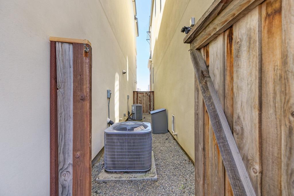 Crocker Drive, Sacramento, California image 49