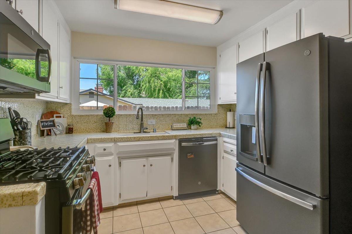 Detail Gallery Image 11 of 42 For 5401 Norway Dr, Orangevale,  CA 95662 - 4 Beds | 2 Baths