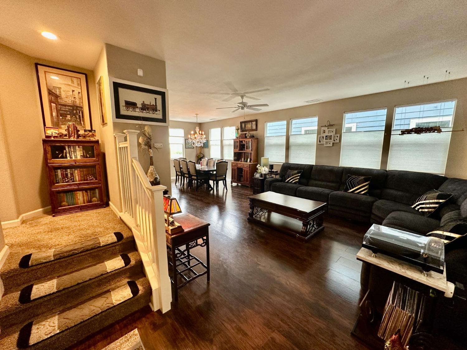 Detail Gallery Image 5 of 28 For 702 Anne Marie Way, Isleton,  CA 95641 - 3 Beds | 3 Baths