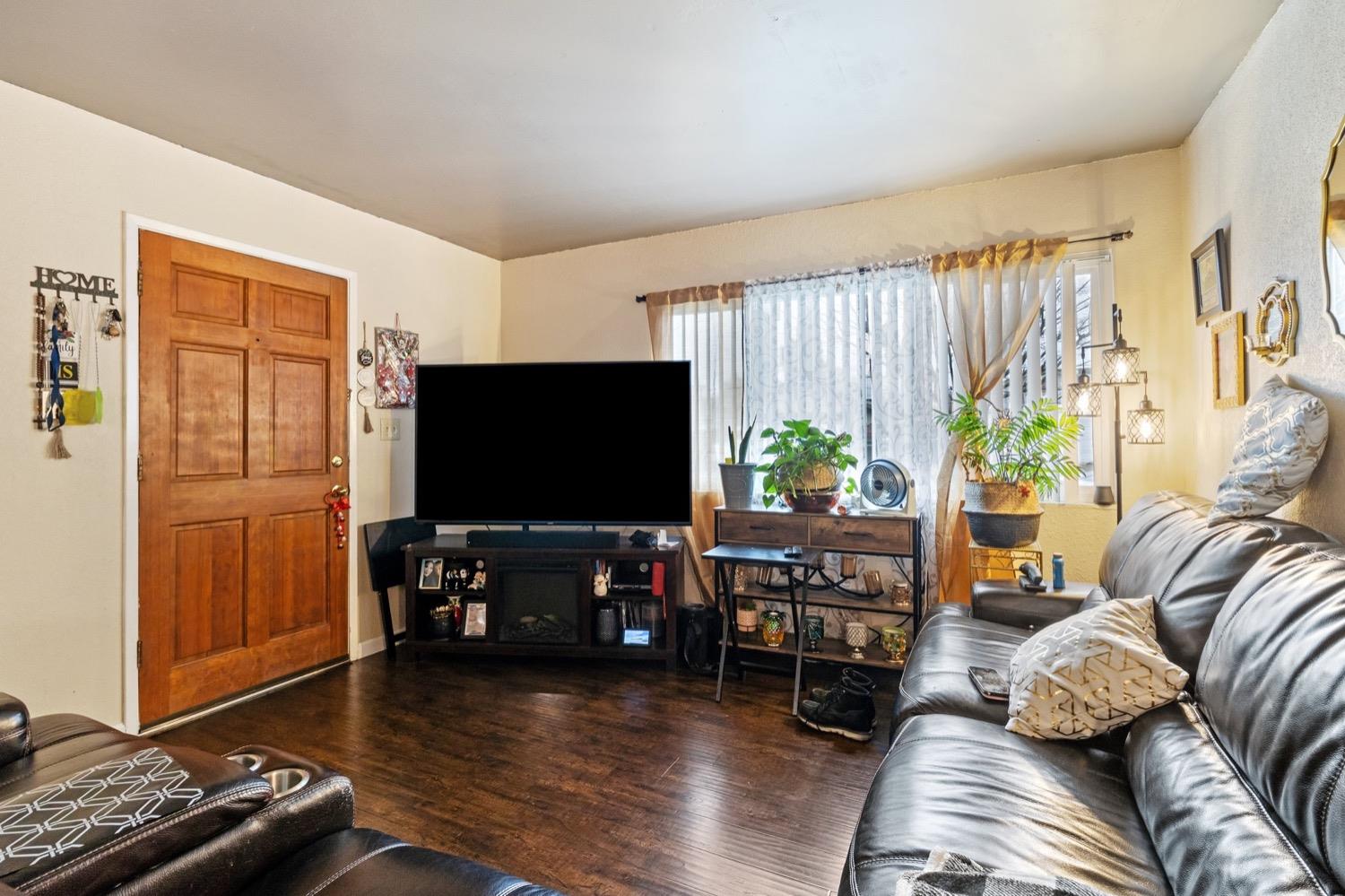 Snowberry Lane, Modesto, California image 5