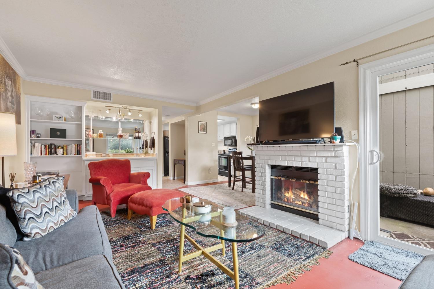 Photo #8: 225054549 Listing: Photo #8