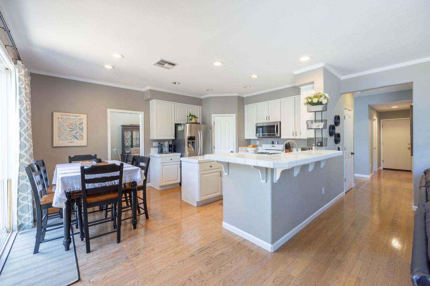 Detail Gallery Image 12 of 63 For 23 Alazar Ct, Sacramento,  CA 95835 - 4 Beds | 3 Baths