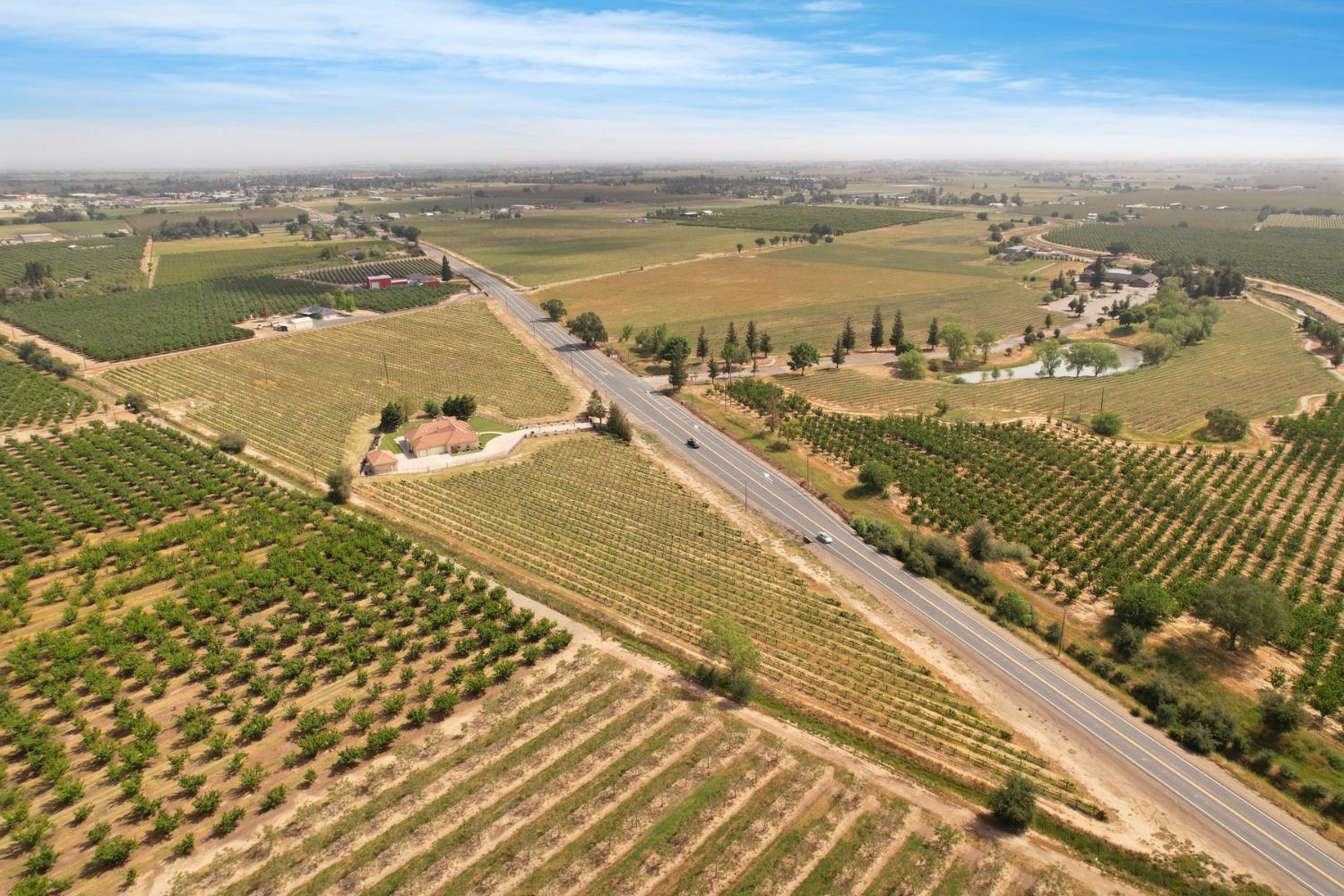 Detail Gallery Image 9 of 82 For 16355 N Highway 88, Lodi,  CA 95240 - 5 Beds | 4 Baths