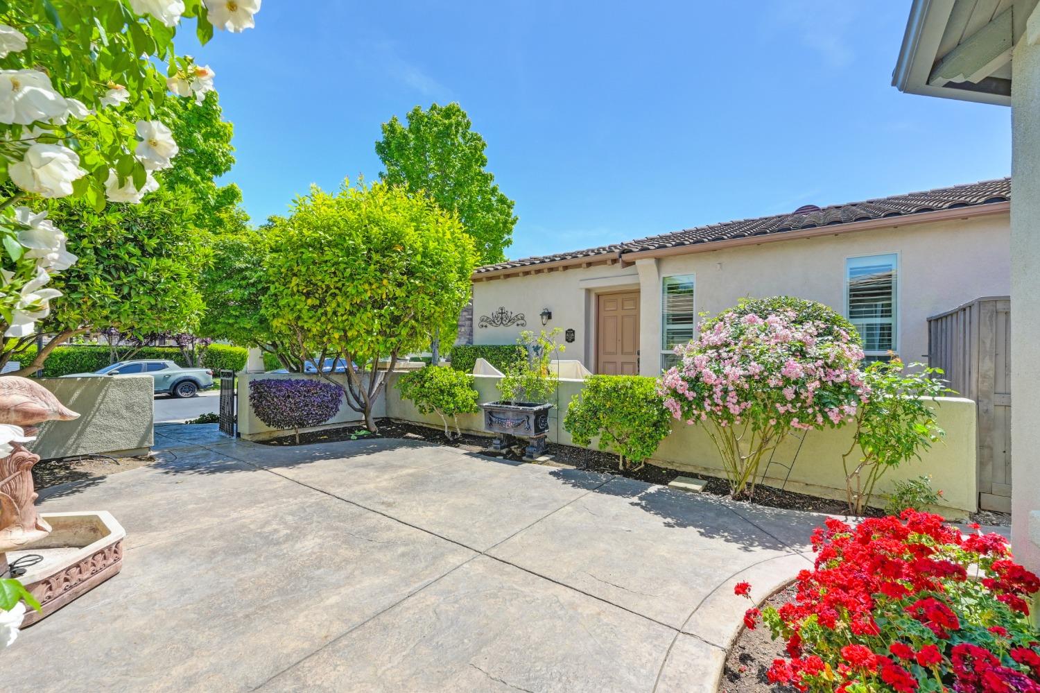 Detail Gallery Image 4 of 24 For 251 Perazul Cir, Sacramento,  CA 95835 - 1 Beds | 2 Baths