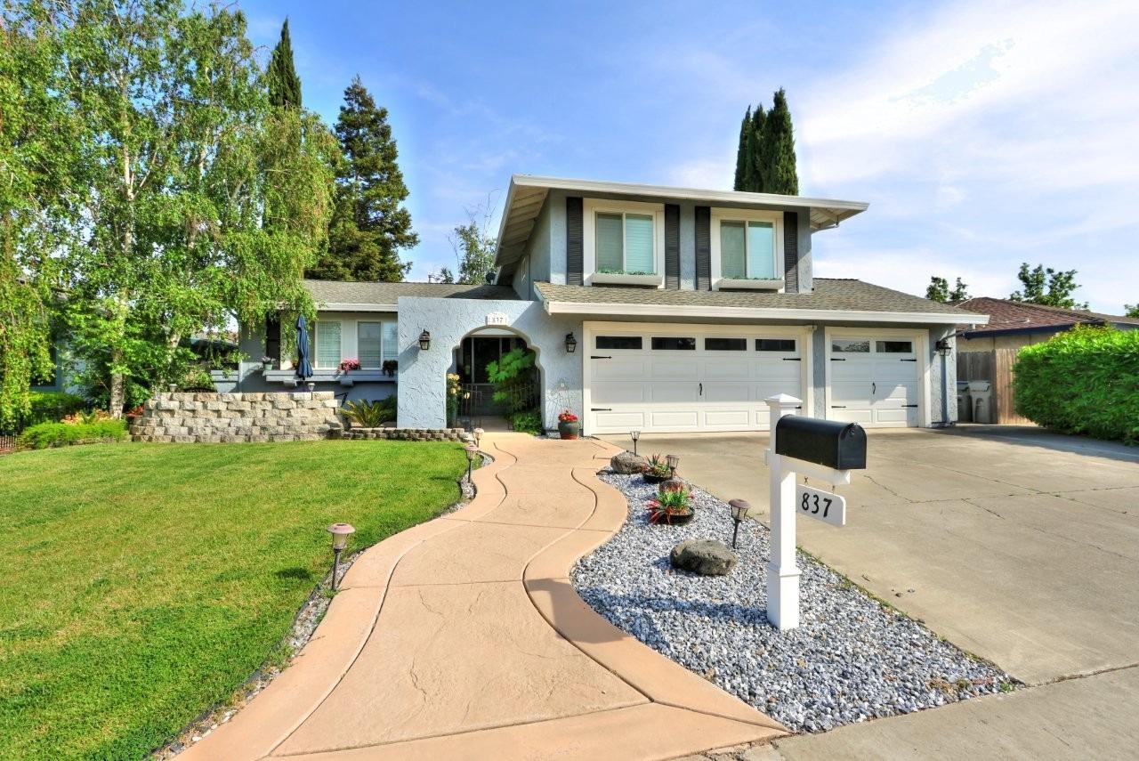 Detail Gallery Image 2 of 25 For 837 Lewis Ave, Woodland,  CA 95695 - 4 Beds | 2/1 Baths