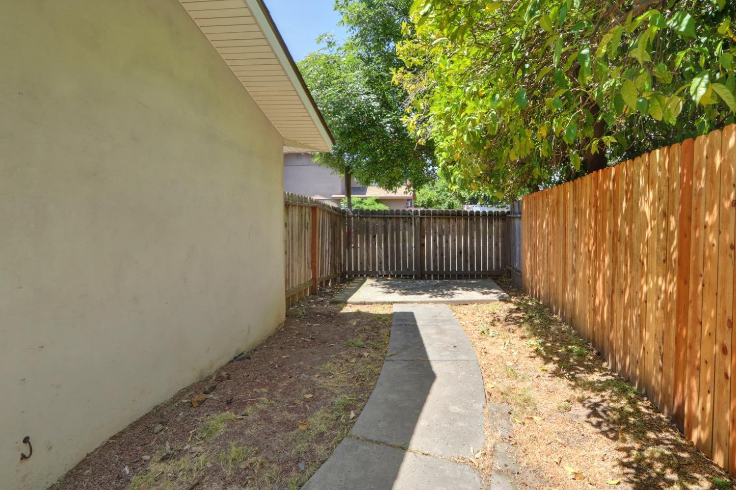Detail Gallery Image 40 of 44 For 9101 La Riviera Dr, Sacramento,  CA 95826 - 4 Beds | 2 Baths