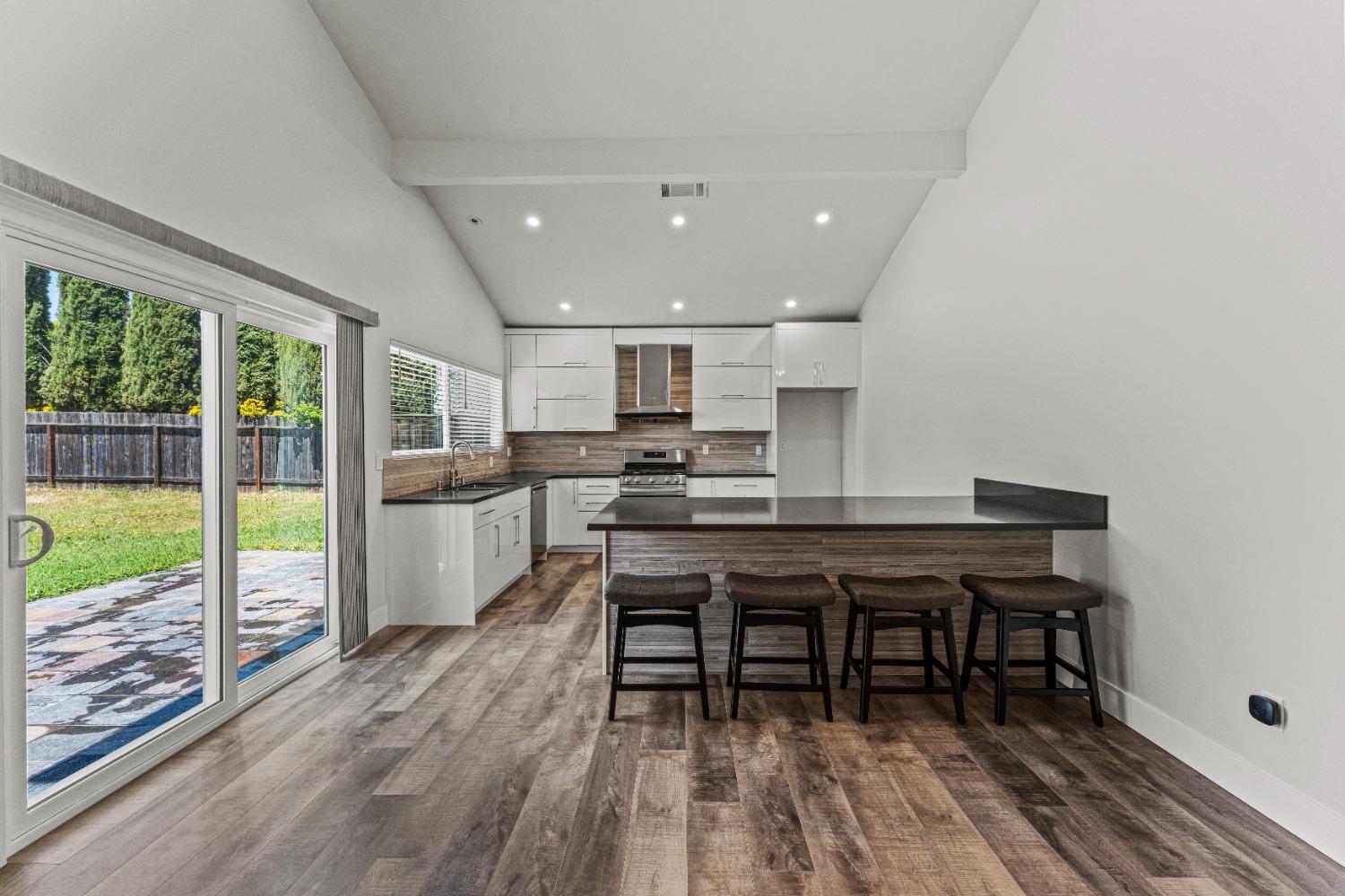Detail Gallery Image 7 of 39 For 6865 Escallonia Dr, Orangevale,  CA 95662 - 3 Beds | 3 Baths