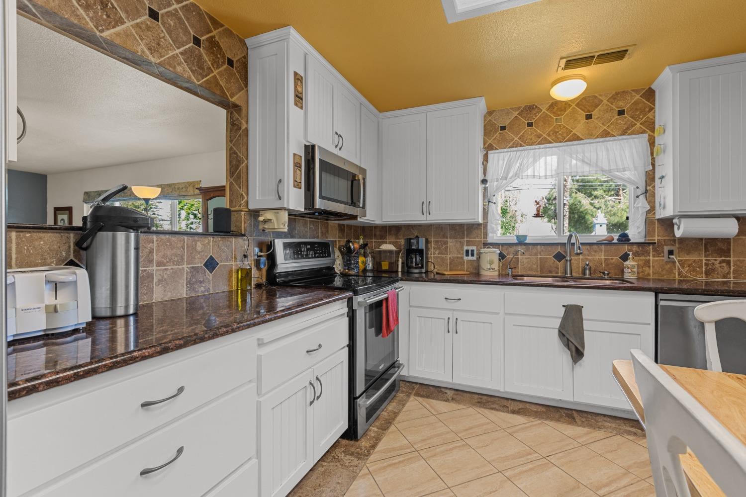 Detail Gallery Image 11 of 40 For 8529 El Verano Ave, Elverta,  CA 95626 - 4 Beds | 2 Baths