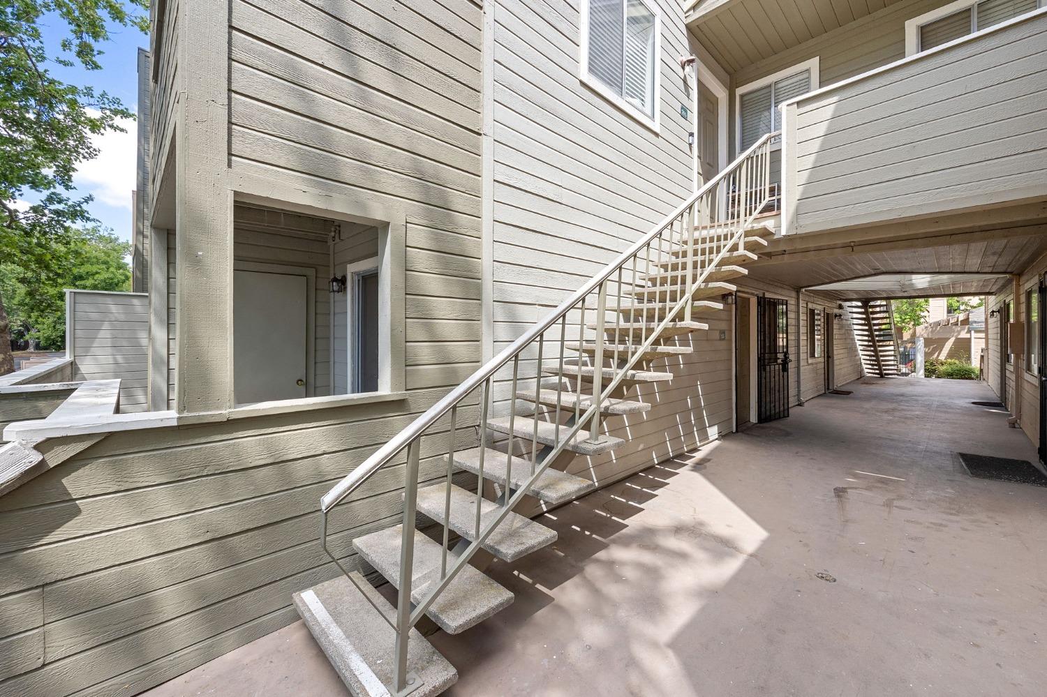 Photo #2: 225053638 Listing 
