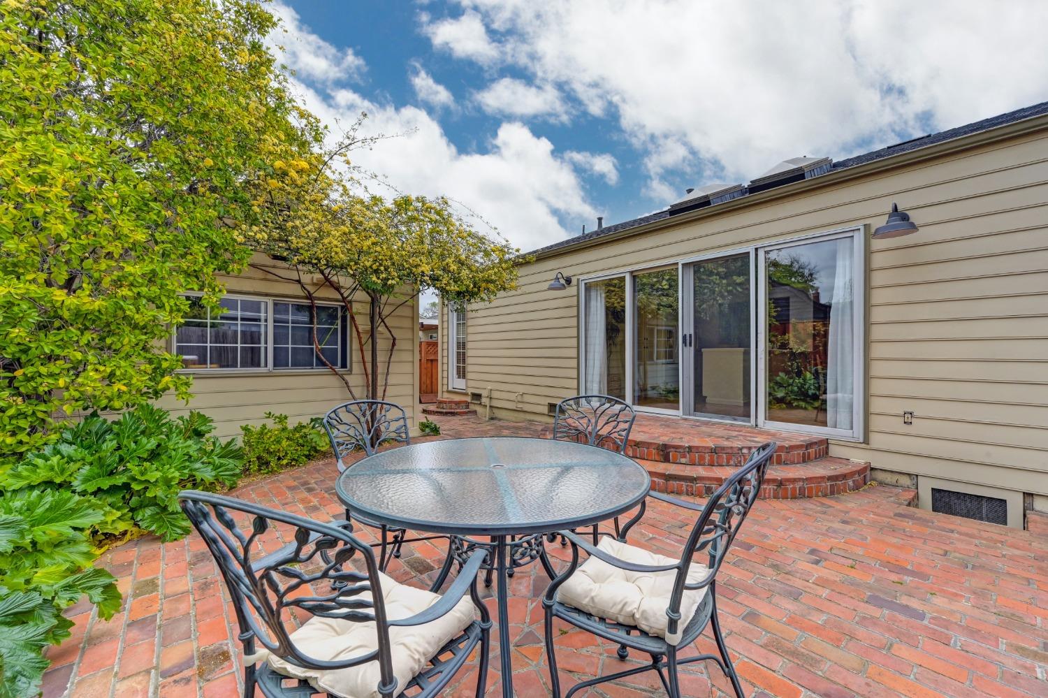 property-img