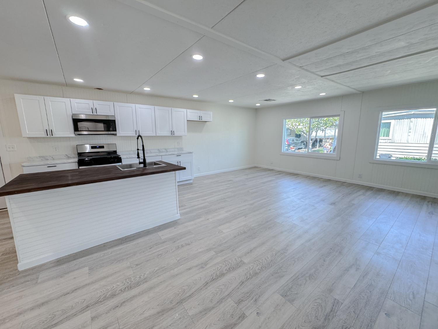 Detail Gallery Image 8 of 48 For 5836 Stonyford, Sacramento,  CA 95842 - 3 Beds | 2 Baths