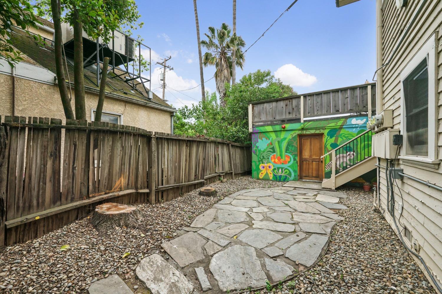 Detail Gallery Image 7 of 26 For 910 38th St, Sacramento,  CA 95816 - – Beds | – Baths