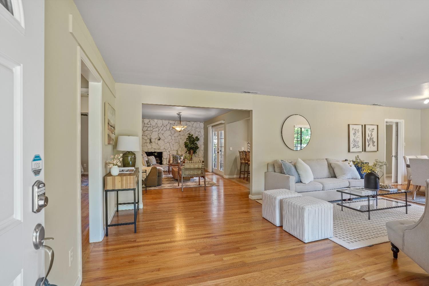 Los Molinos Way, Sacramento, California image 9