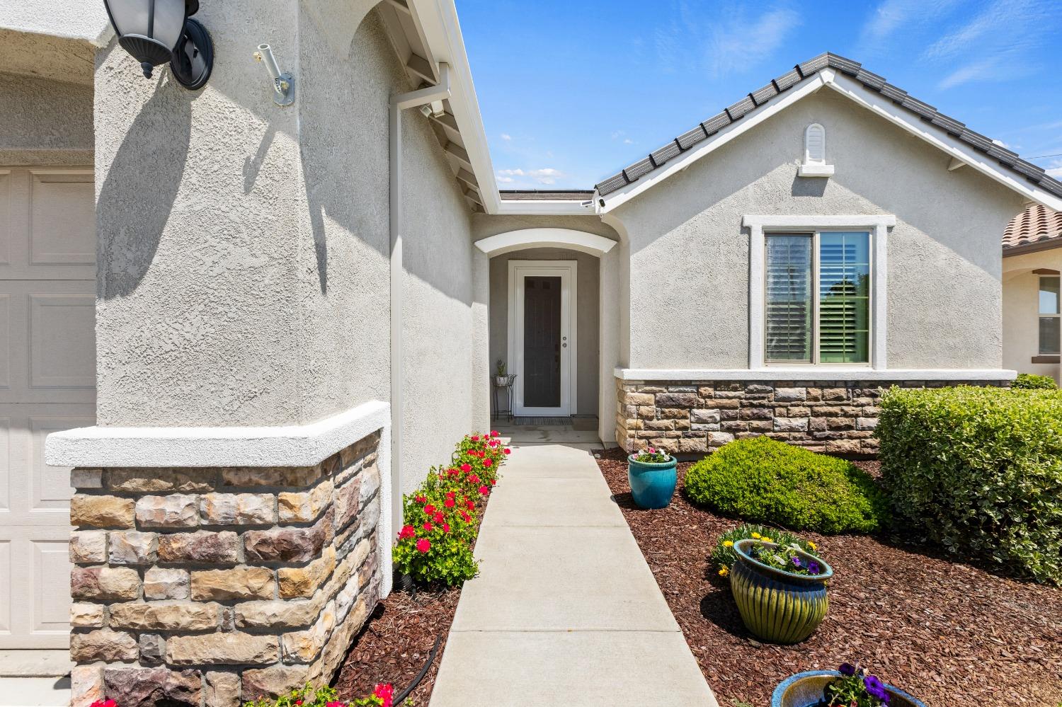 Detail Gallery Image 4 of 50 For 9273 Red Thistle Ct, Sacramento,  CA 95829 - 3 Beds | 2 Baths