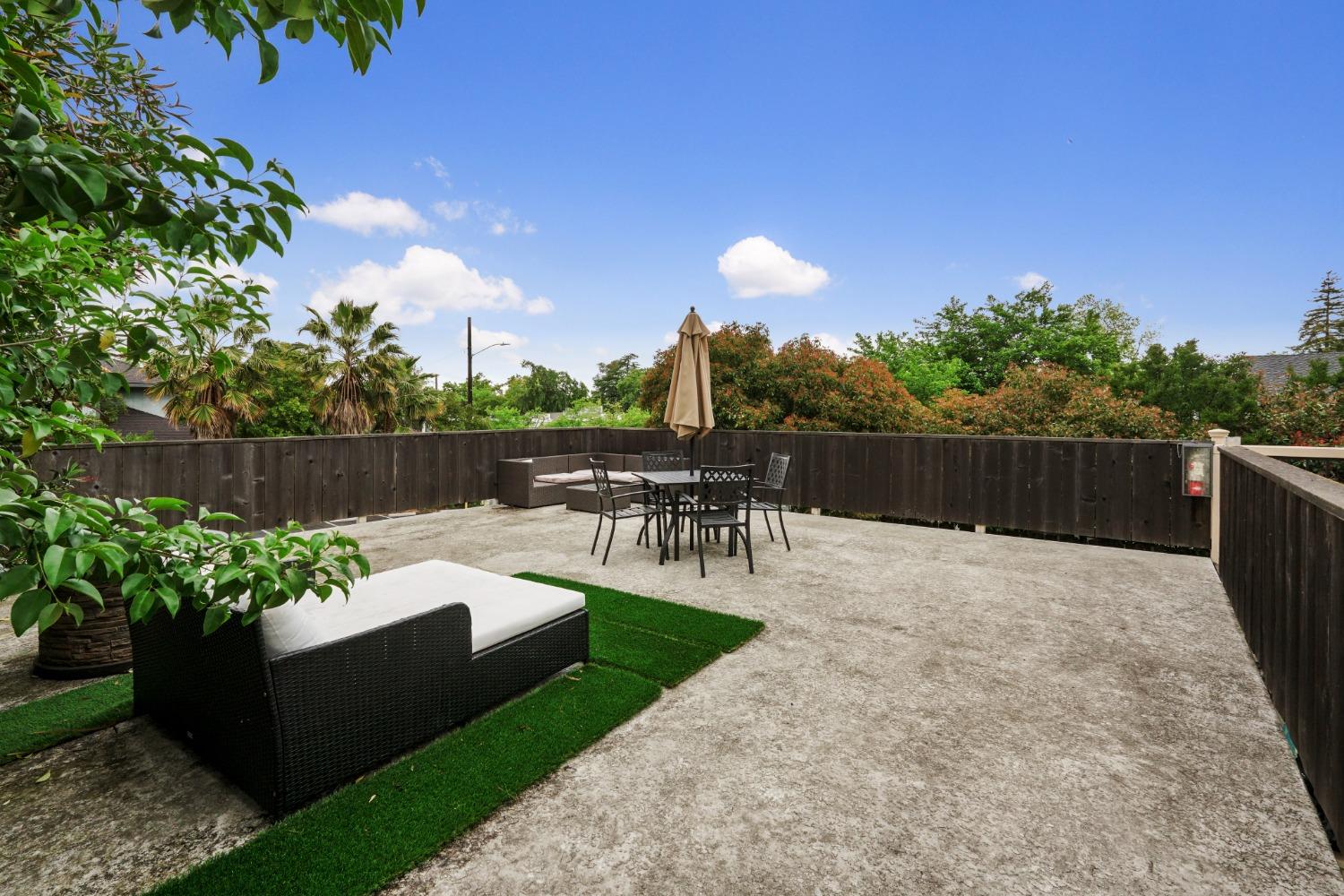Detail Gallery Image 18 of 26 For 910 38th St, Sacramento,  CA 95816 - – Beds | – Baths