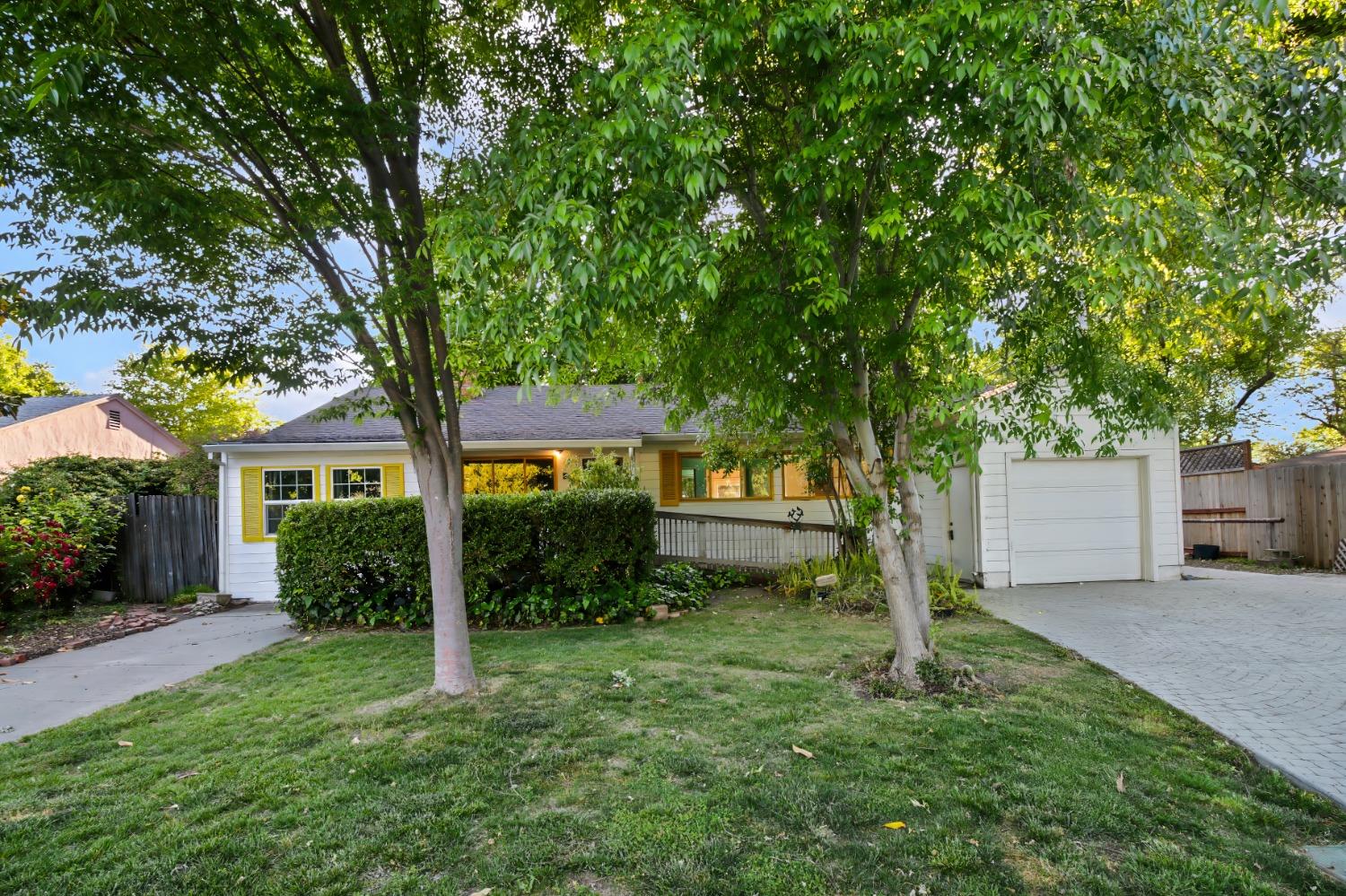 Detail Gallery Image 2 of 57 For 915 Eureka Ave, Davis,  CA 95616 - 6 Beds | 5 Baths