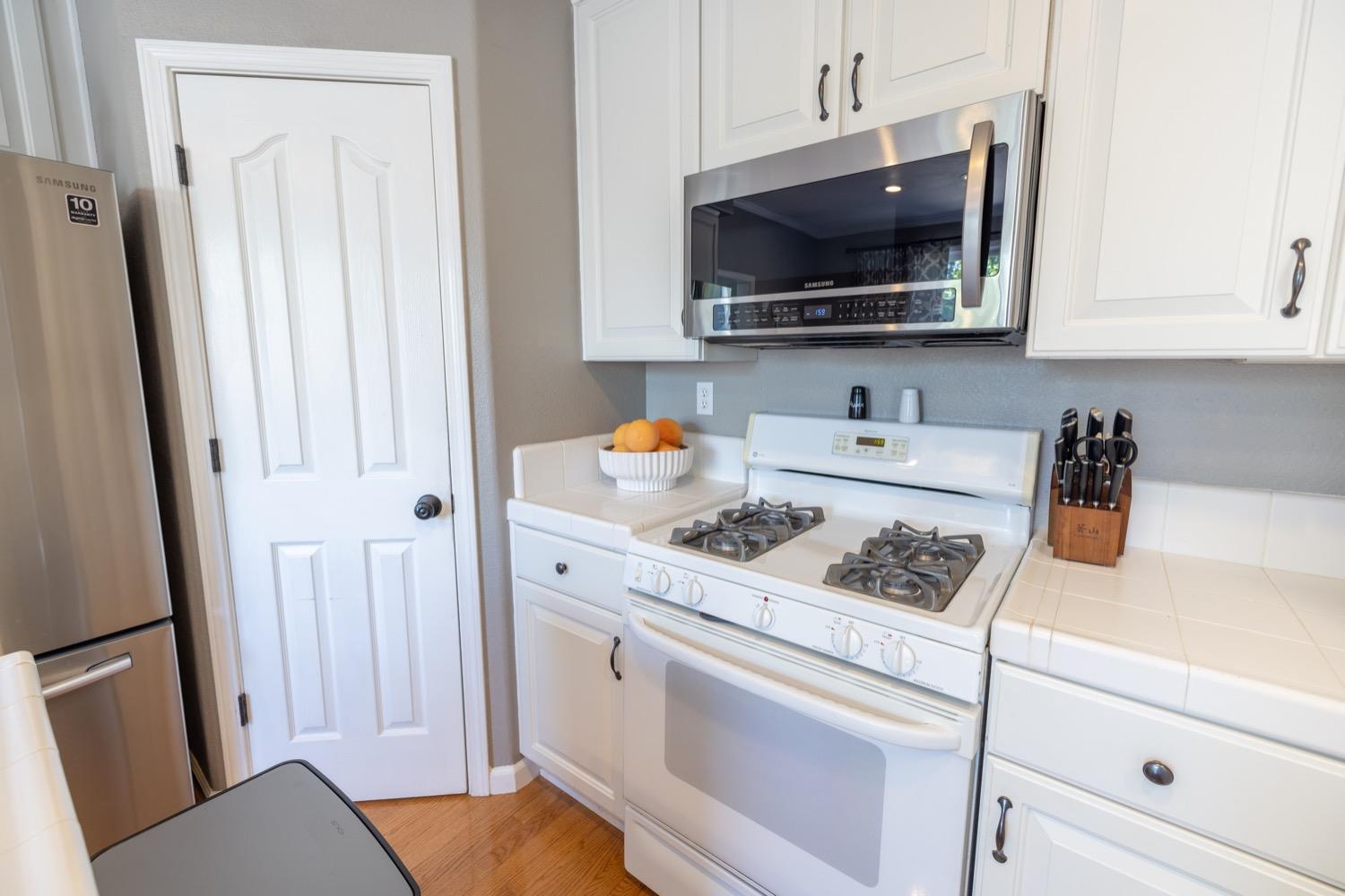 Detail Gallery Image 15 of 63 For 23 Alazar Ct, Sacramento,  CA 95835 - 4 Beds | 3 Baths
