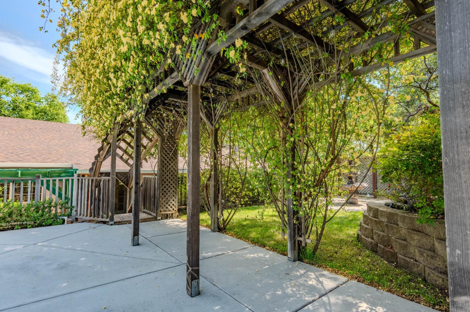 Wolf Road, Grass Valley, California image 45